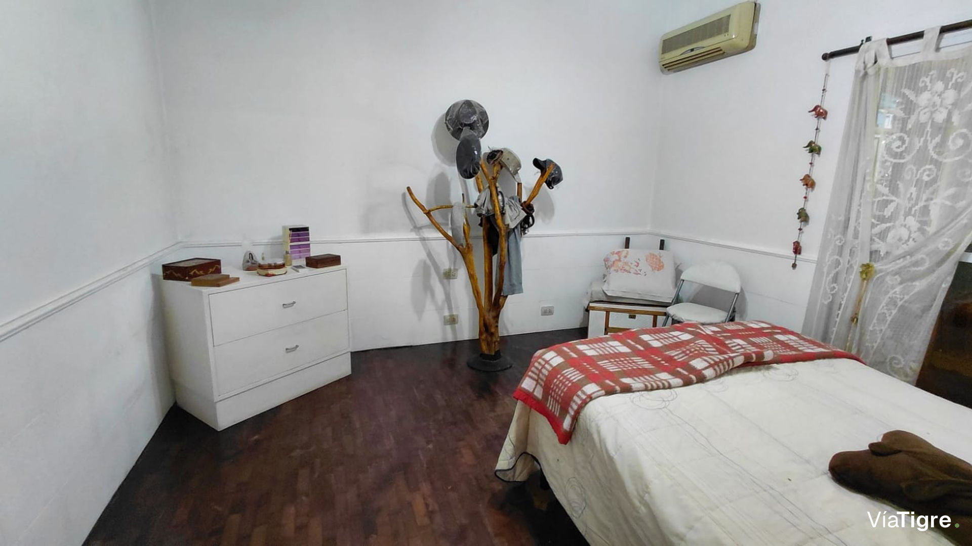 Casa en Venta con parque y cochera Villa Adelina