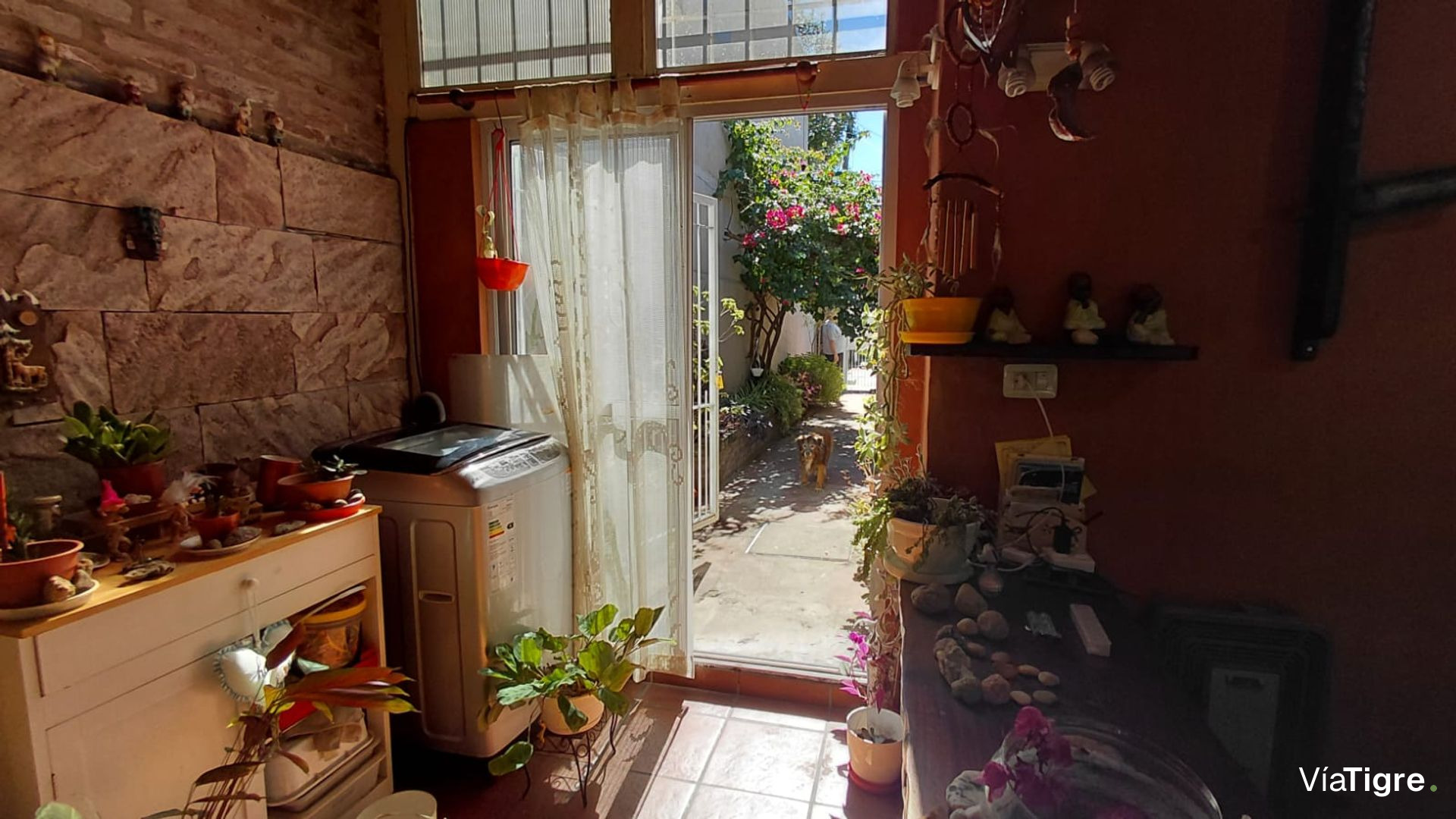 Casa en Venta con parque y cochera Villa Adelina