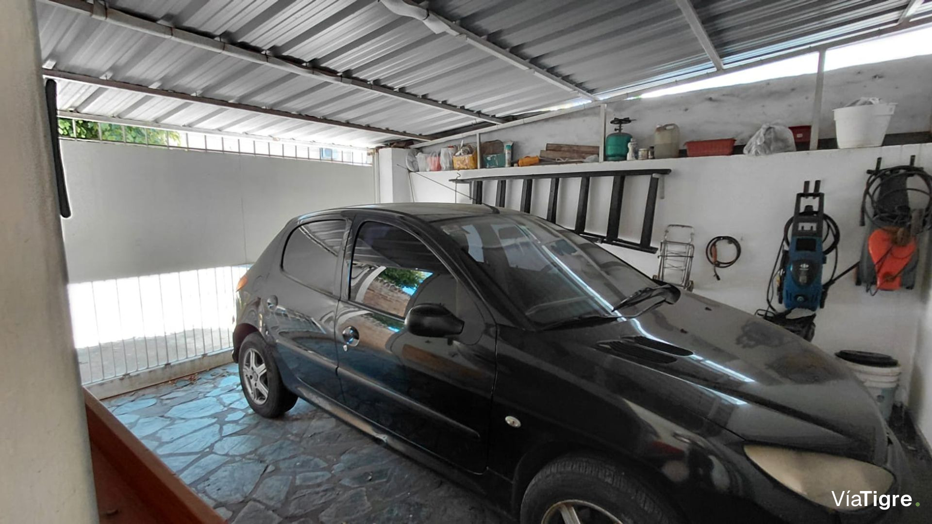 Casa en Venta con parque y cochera Villa Adelina