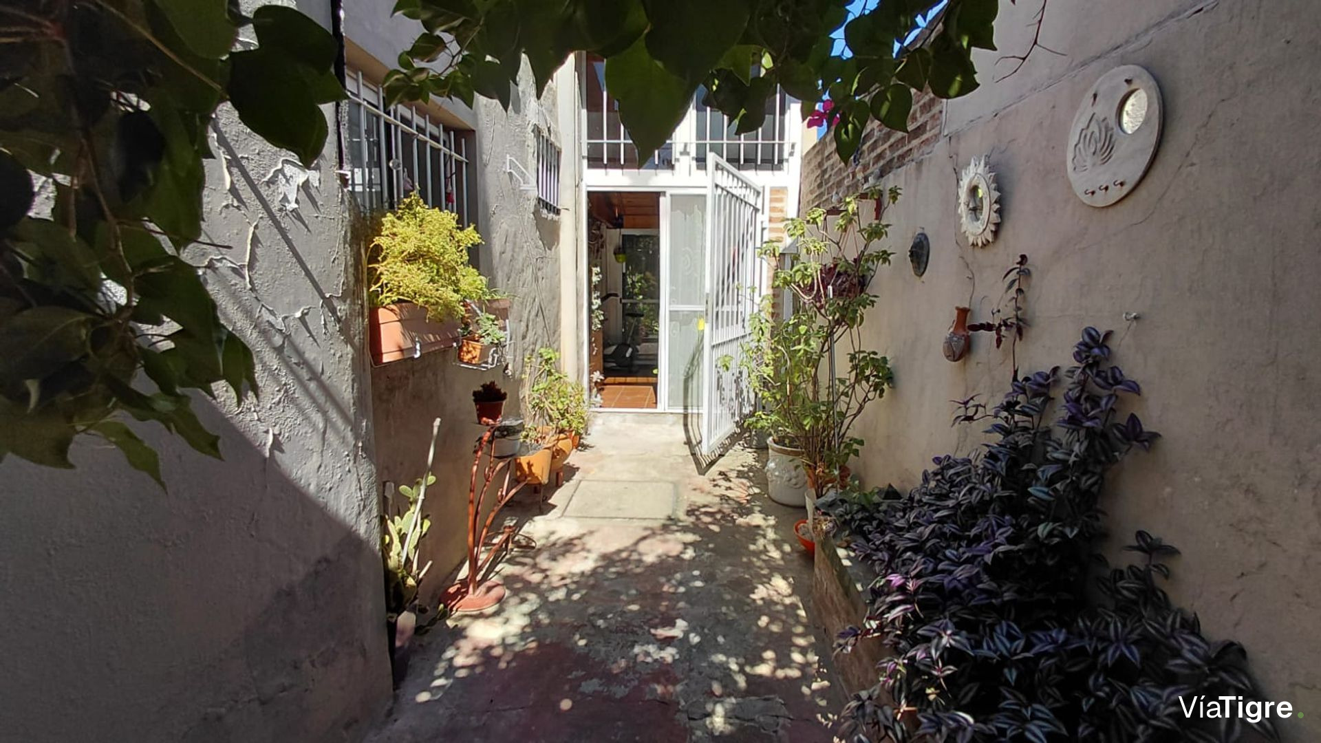 Casa en Venta con parque y cochera Villa Adelina