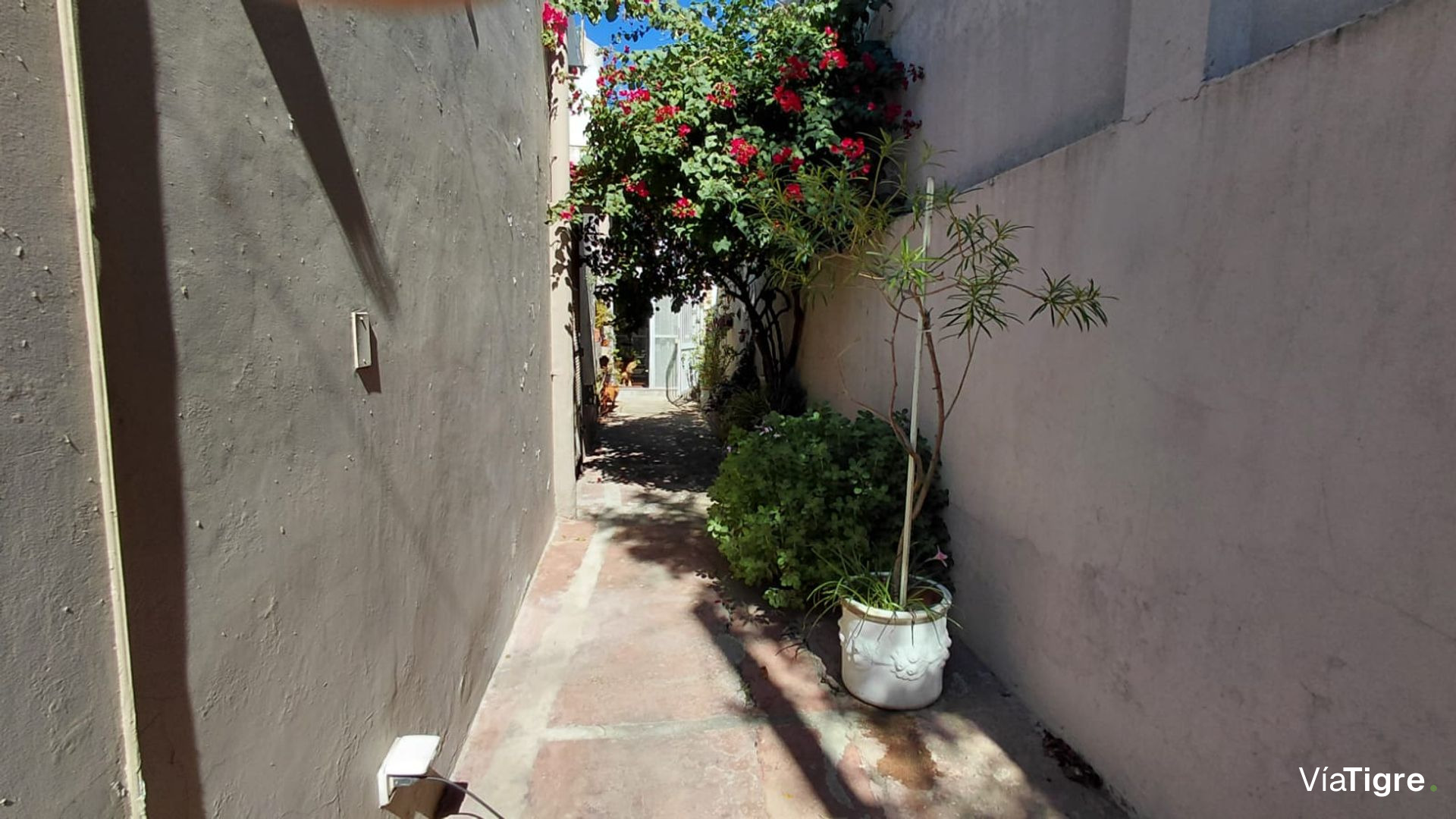 Casa en Venta con parque y cochera Villa Adelina
