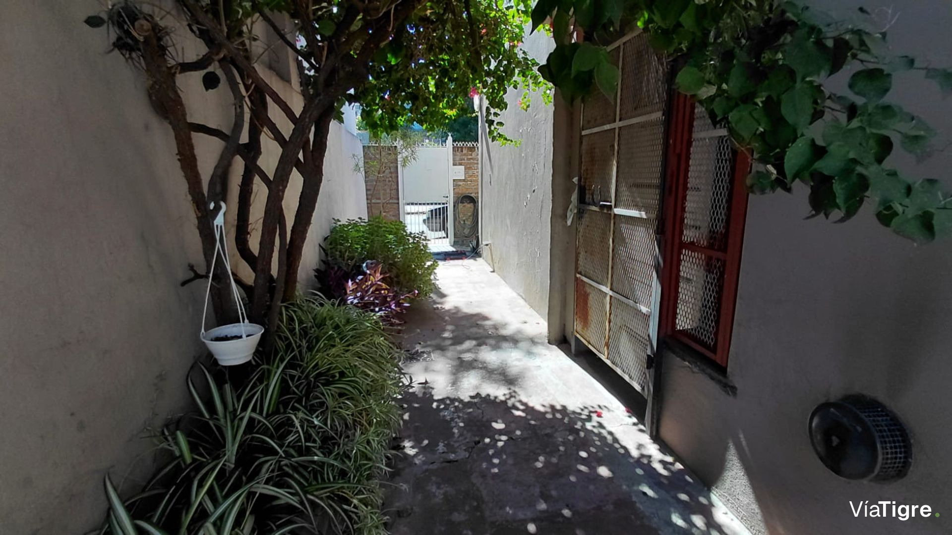 Casa en Venta con parque y cochera Villa Adelina