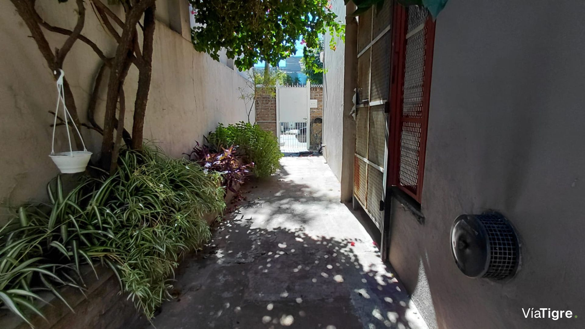 Casa en Venta con parque y cochera Villa Adelina