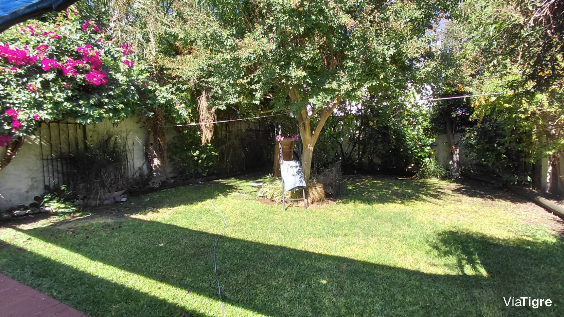 Casa en Venta con parque y cochera Villa Adelina