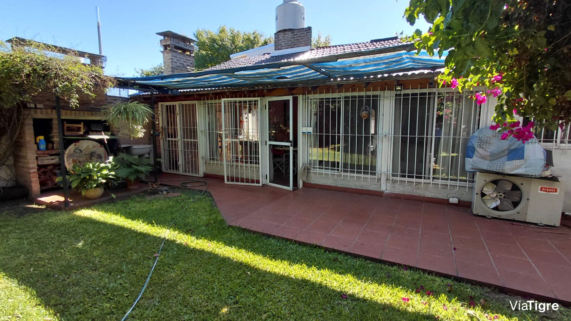 Casa en Venta con parque y cochera Villa Adelina