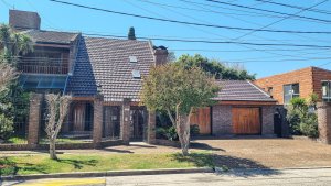 Sale House 4‑bedroom Pool Garden Don Torcuato