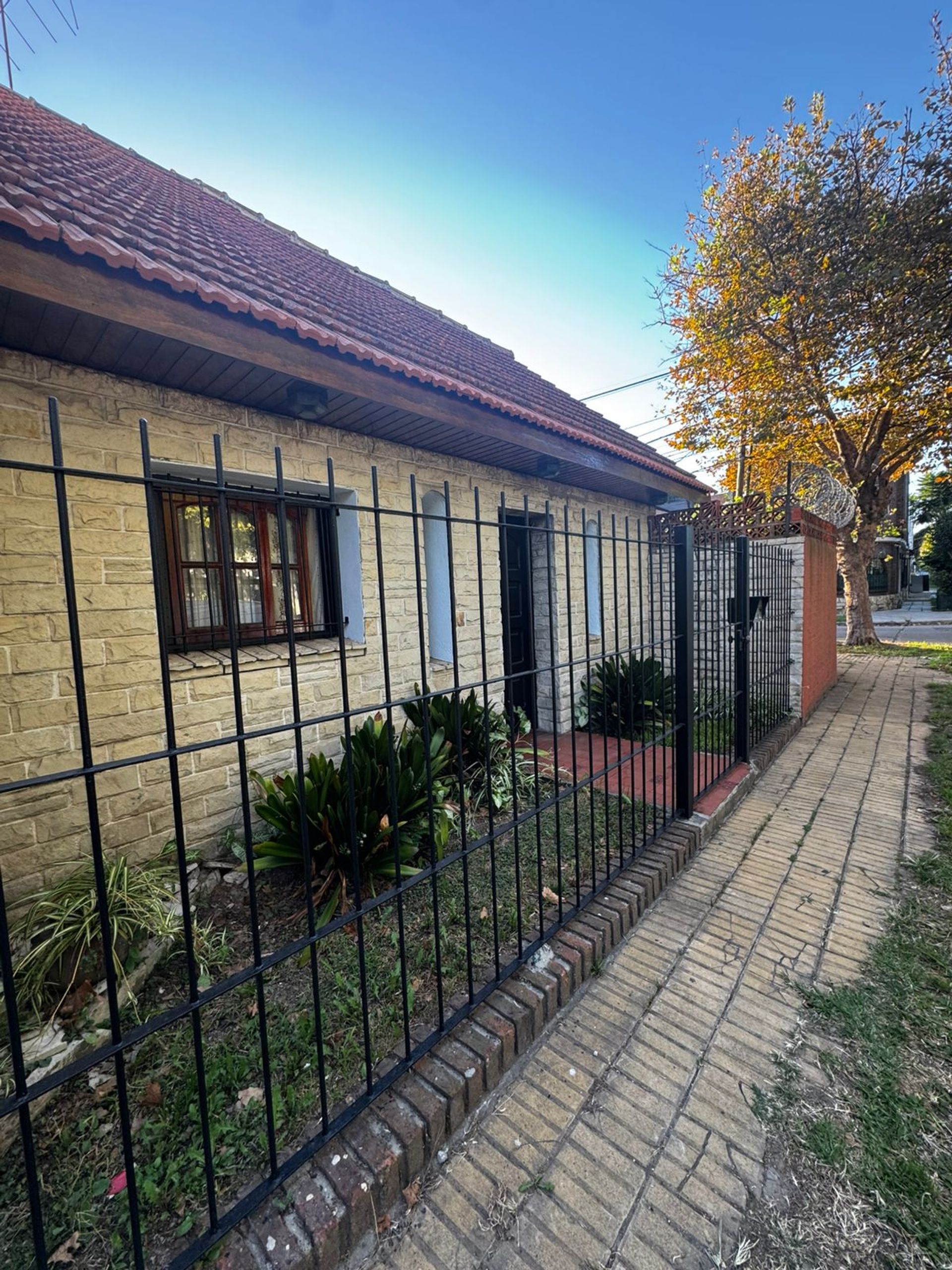 Alquiler casa en Martínez jardín cochera playroom