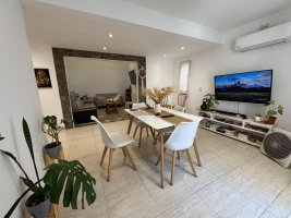 For Sale Penthouse Apartment 1‑bedroom in Munro Credit