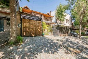 House 5‑bedroom Garage Pool BBQ Beccar