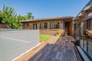 House 5‑bedroom Garage Pool BBQ Beccar