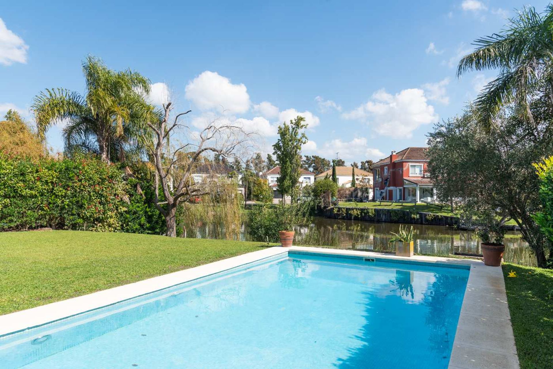 Casa En Venta Al Lago En Nordelta