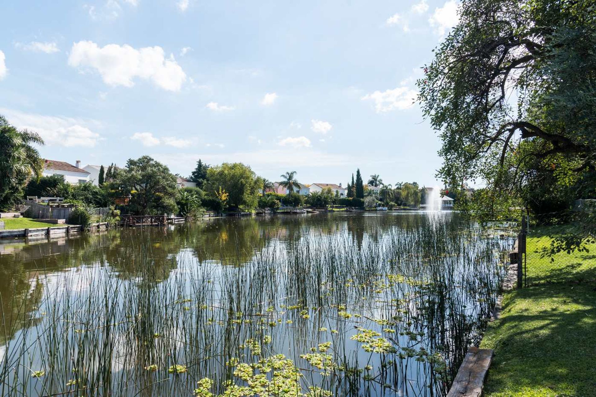 Casa En Venta Al Lago En Nordelta
