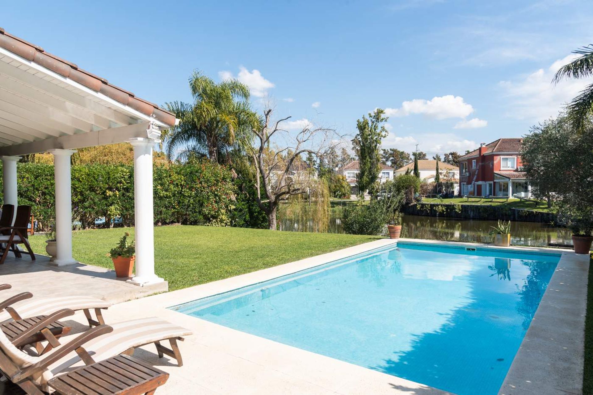 Casa En Venta Al Lago En Nordelta