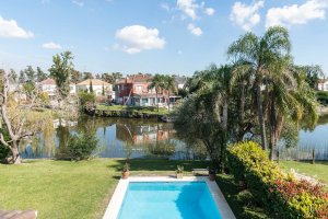 Casa En Venta Al Lago En Nordelta