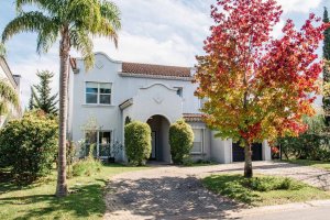 Casa En Venta Al Lago En Nordelta