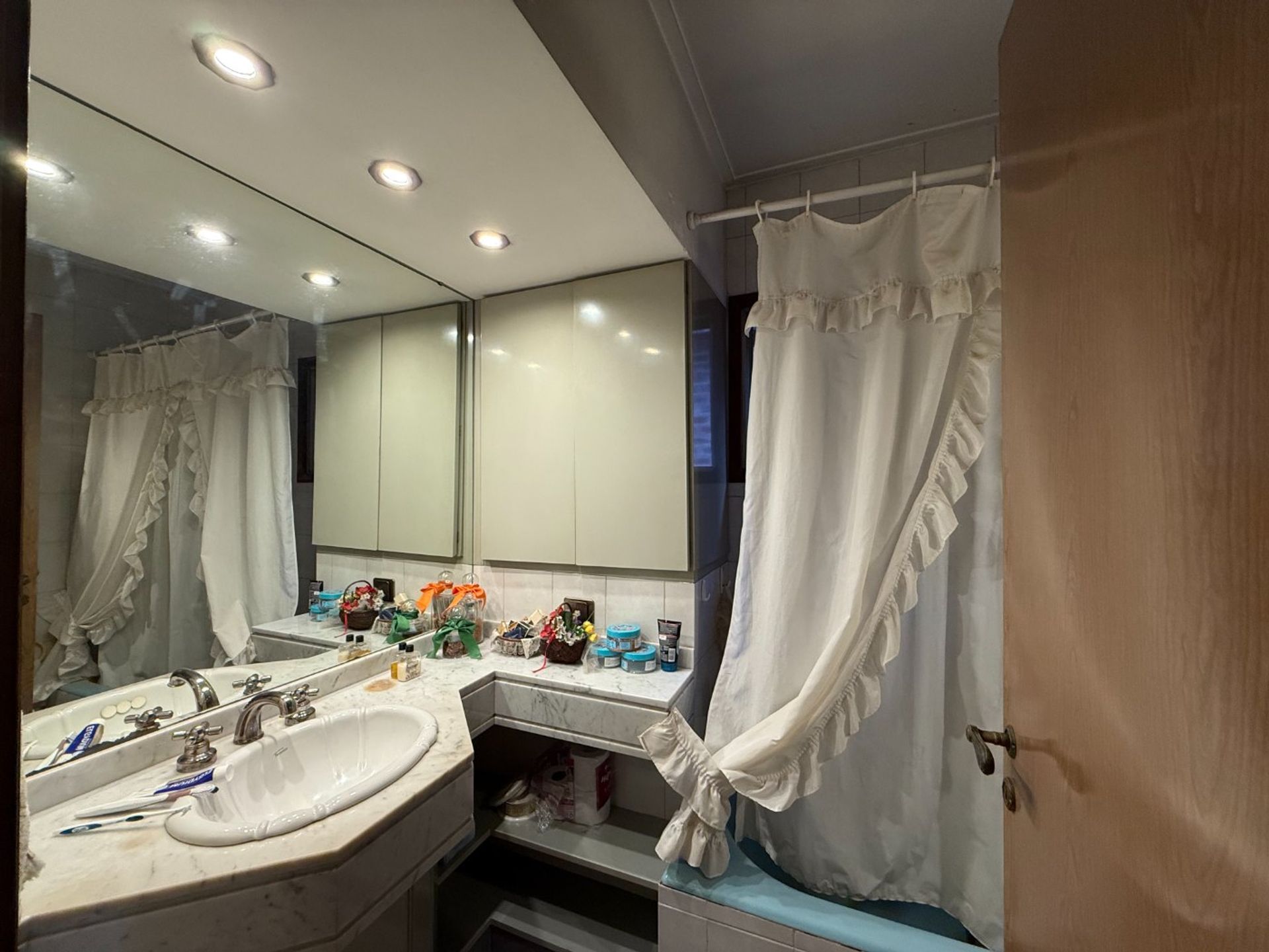 Venta Casa Lomas de San Isidro. Acepta permuta