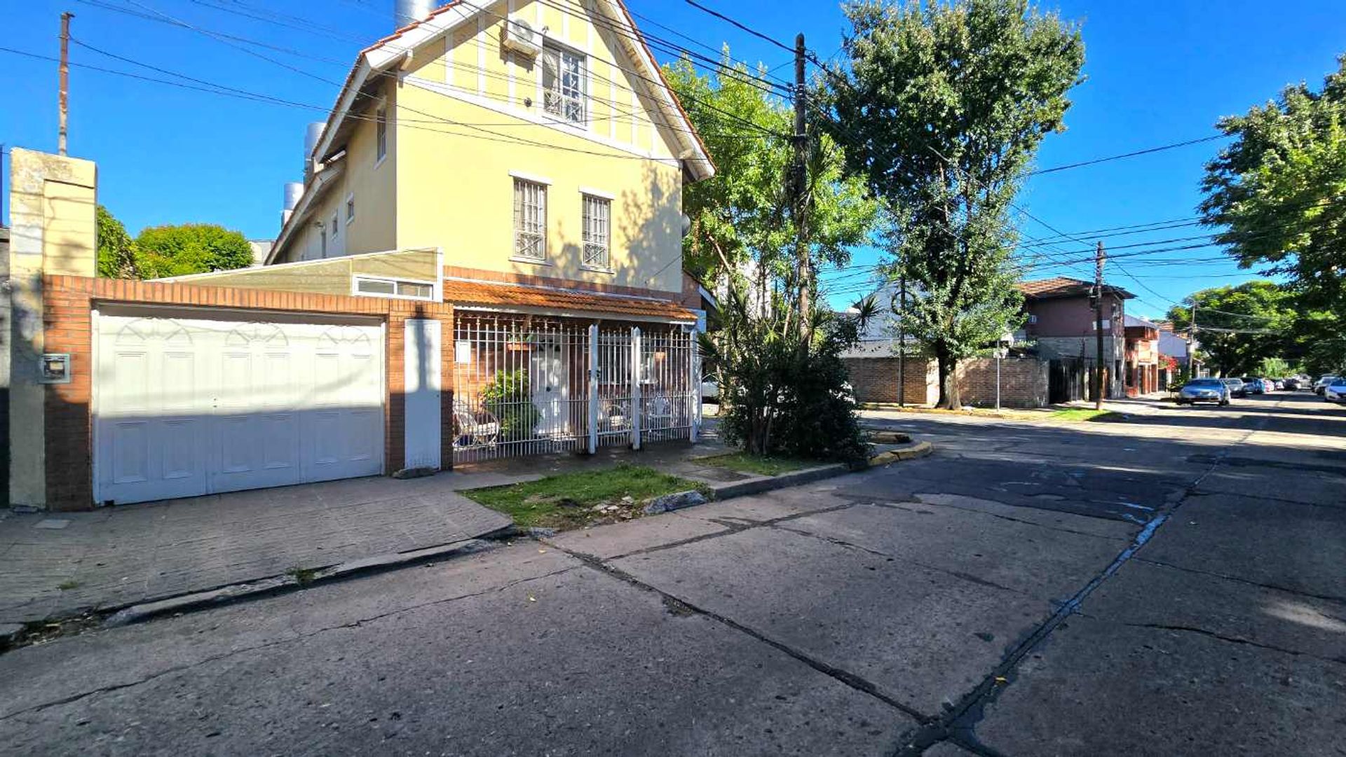 VENTA Triplex 2 Dorm. Olivos-cocher-patio-Luminoso