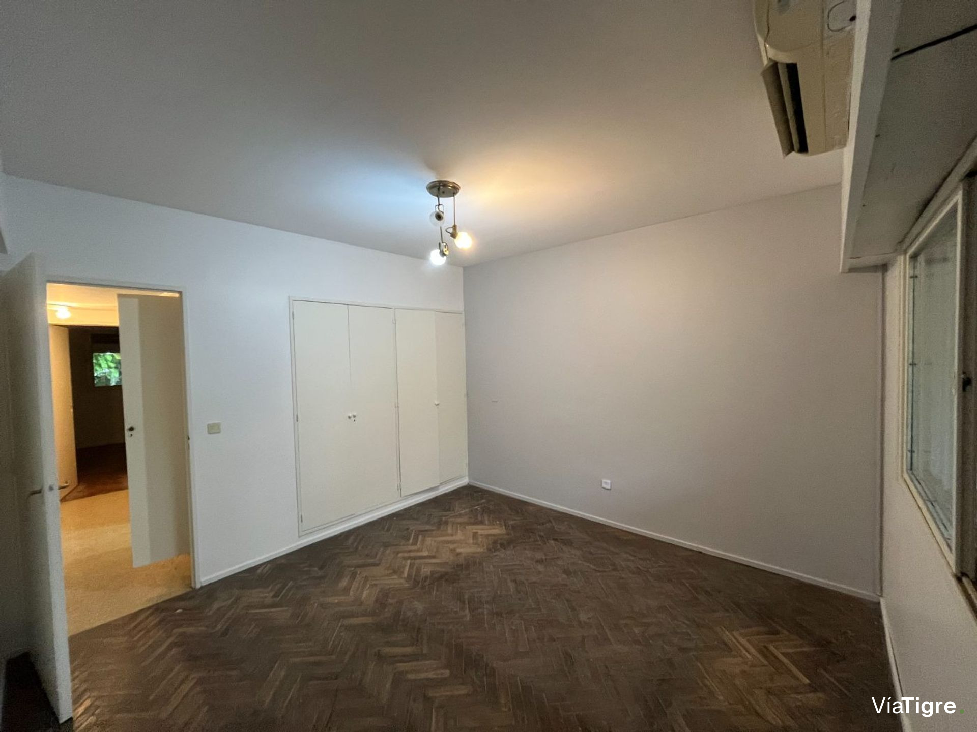Venta casa en Parque Cisneros PERMUTA FINANCIA