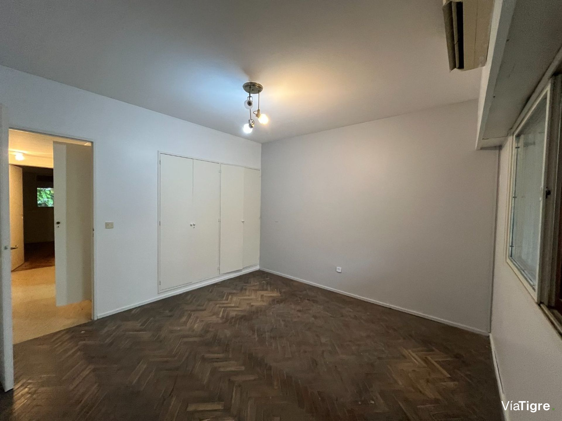 Venta casa en Parque Cisneros PERMUTA FINANCIA