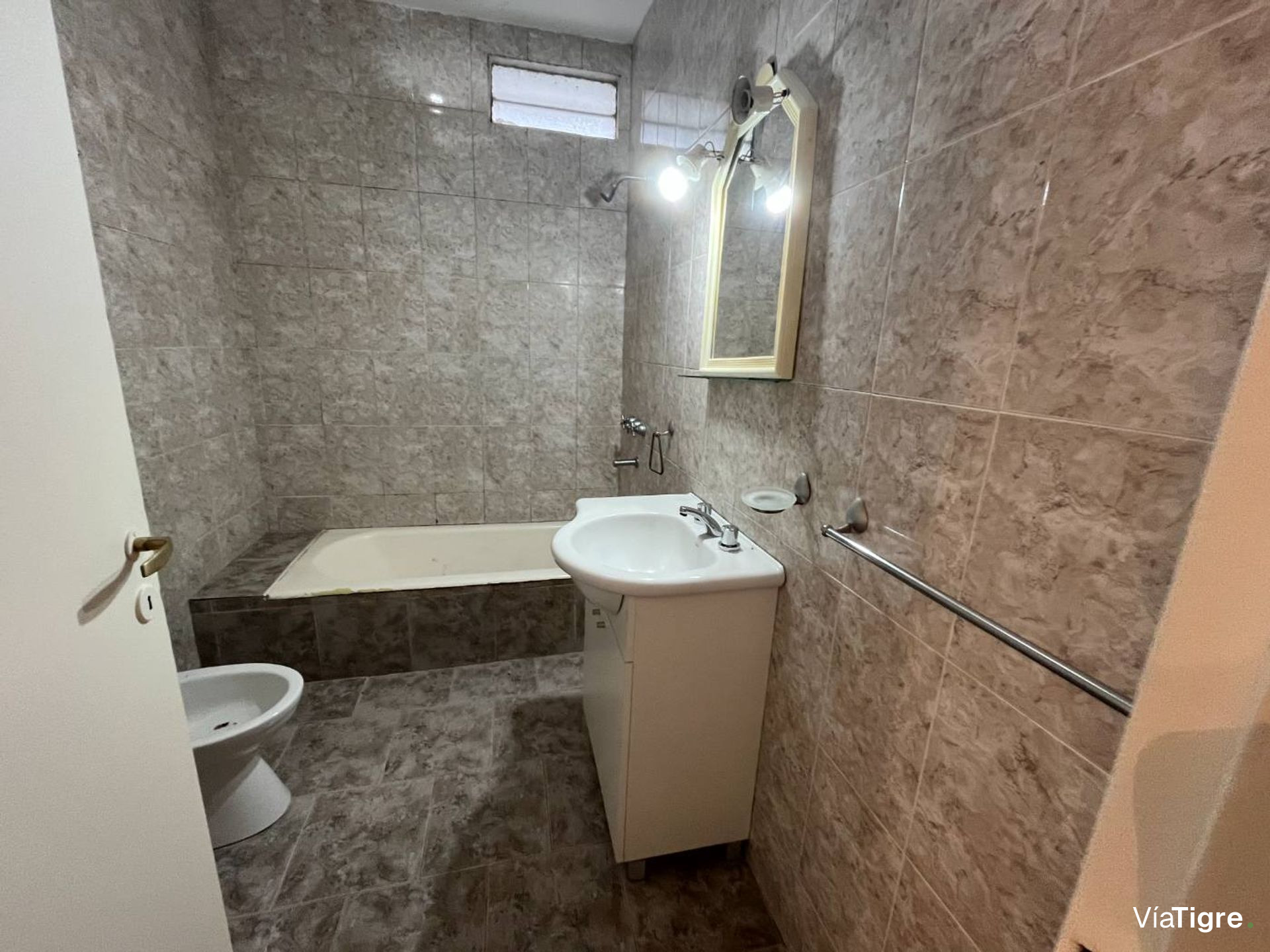 Venta casa en Parque Cisneros PERMUTA FINANCIA