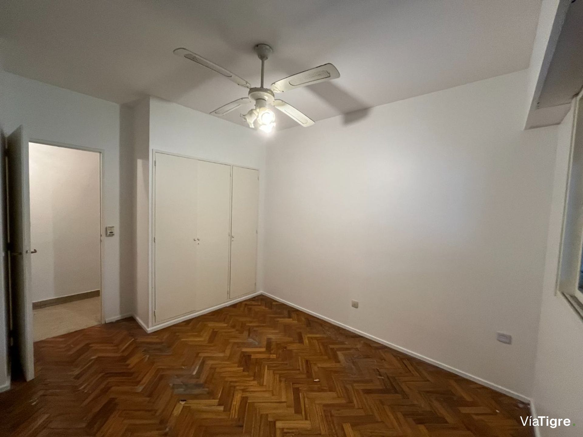 Venta casa en Parque Cisneros PERMUTA FINANCIA