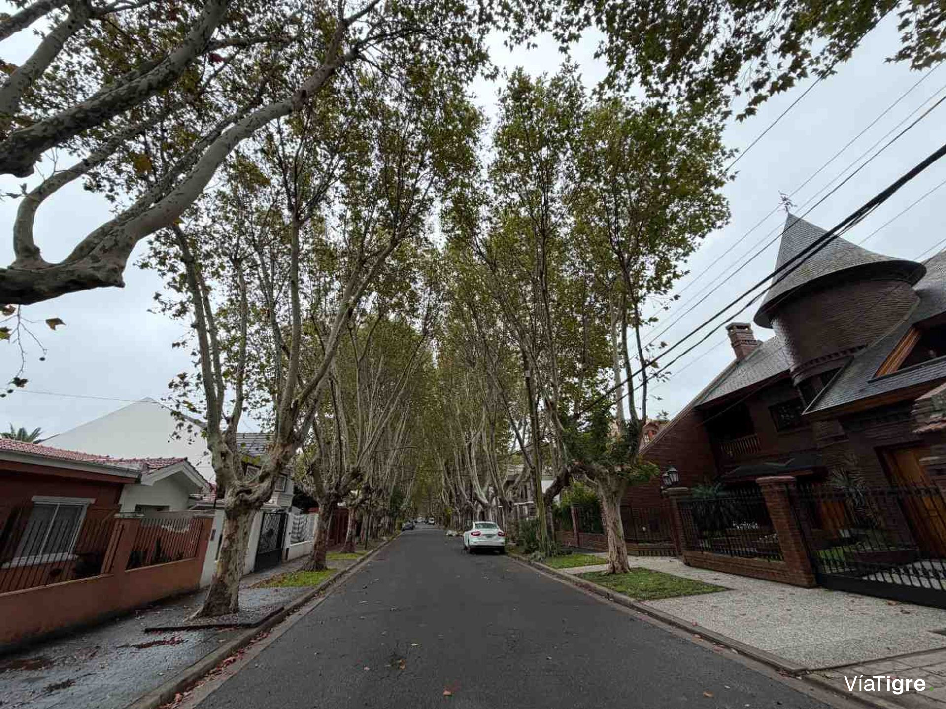 Venta casa en Parque Cisneros PERMUTA FINANCIA