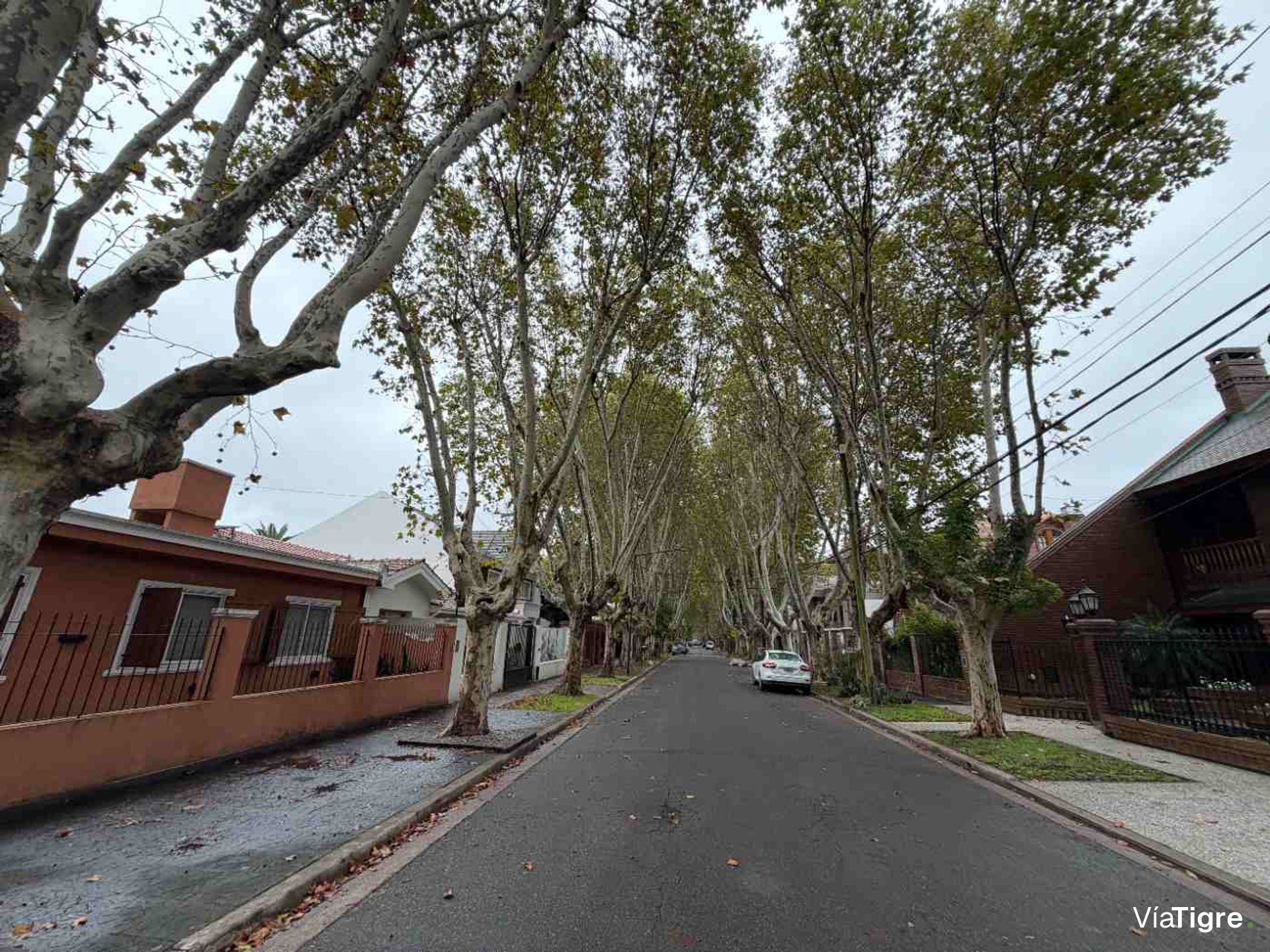 Venta casa en Parque Cisneros PERMUTA FINANCIA
