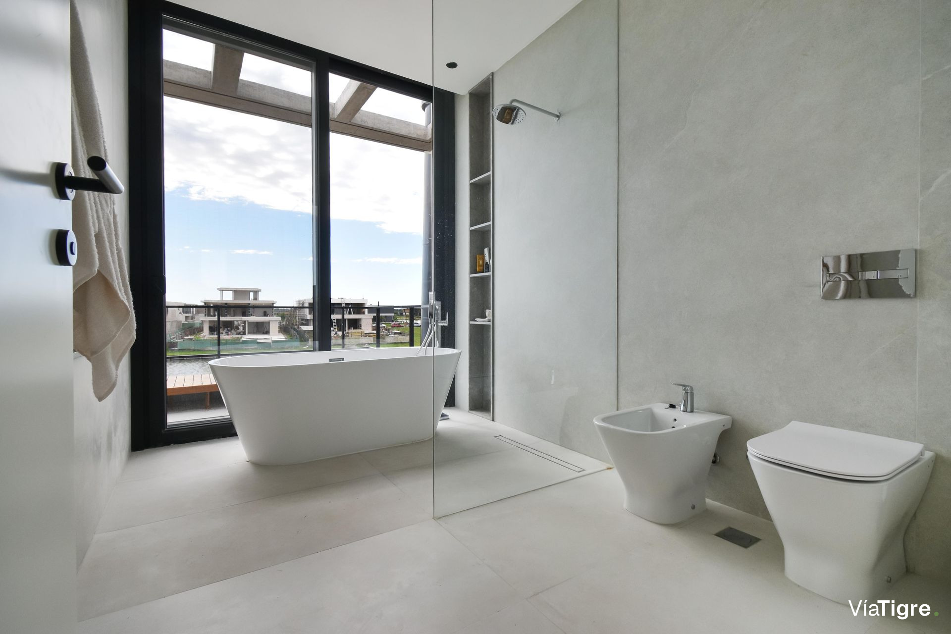 Venta casa al LAGO en Los Puentes -Nordelta-Tigre