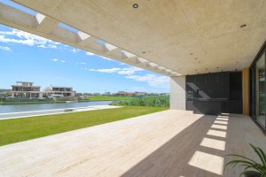Venta casa al LAGO en Los Puentes -Nordelta-Tigre
