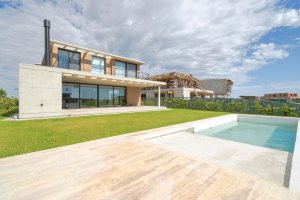 Venta casa al LAGO en Los Puentes -Nordelta-Tigre