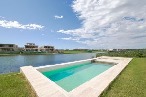 Venta casa al LAGO en Los Puentes -Nordelta-Tigre