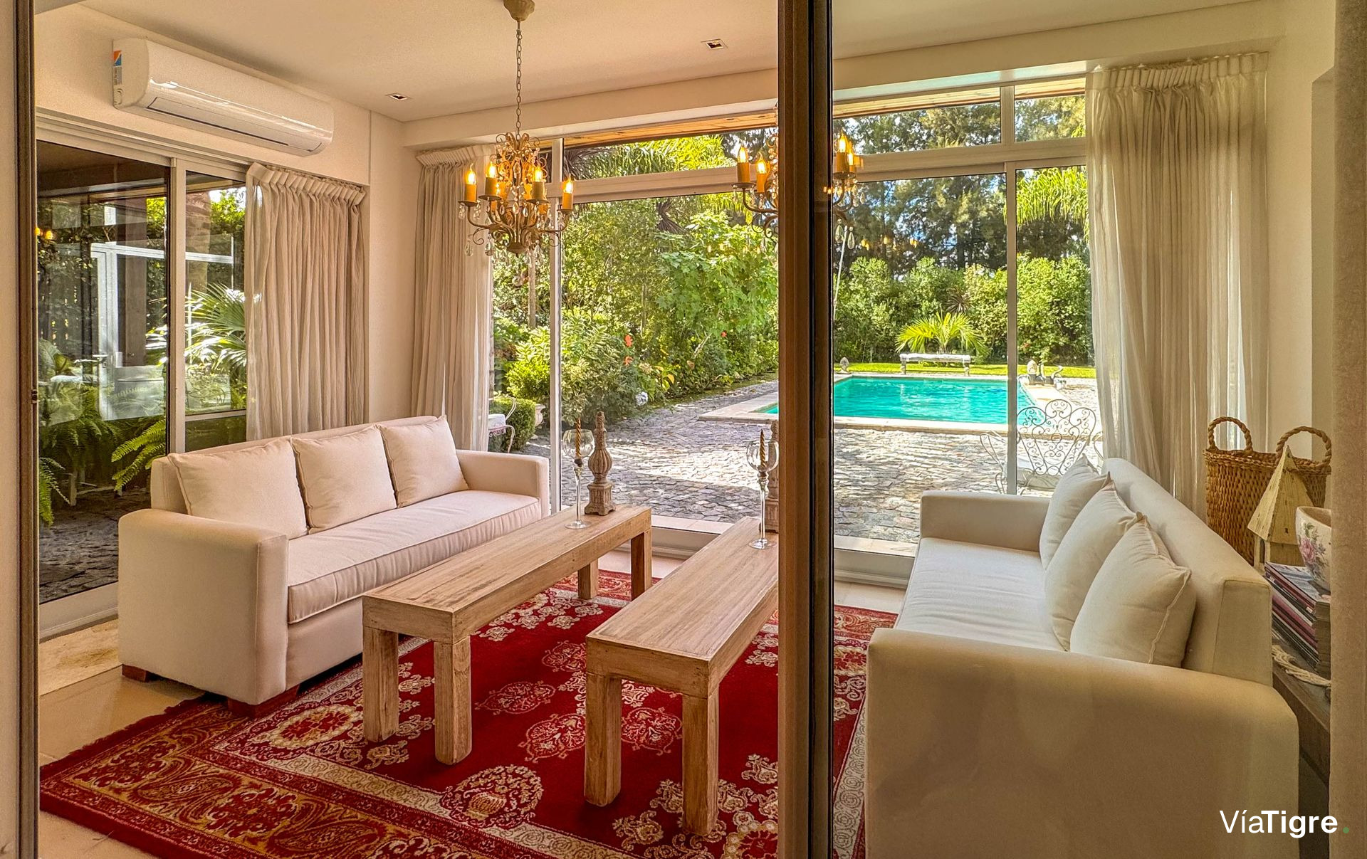 Casa 5 AMB. con PILETA y JARDÍN - Barrio SAN MARCO