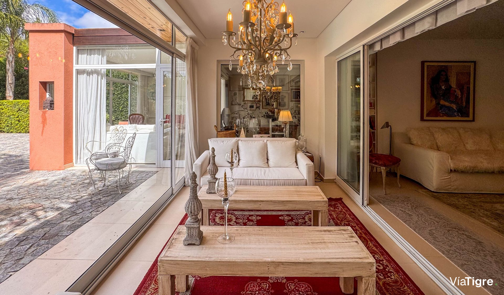 Casa 5 AMB. con PILETA y JARDÍN - Barrio SAN MARCO