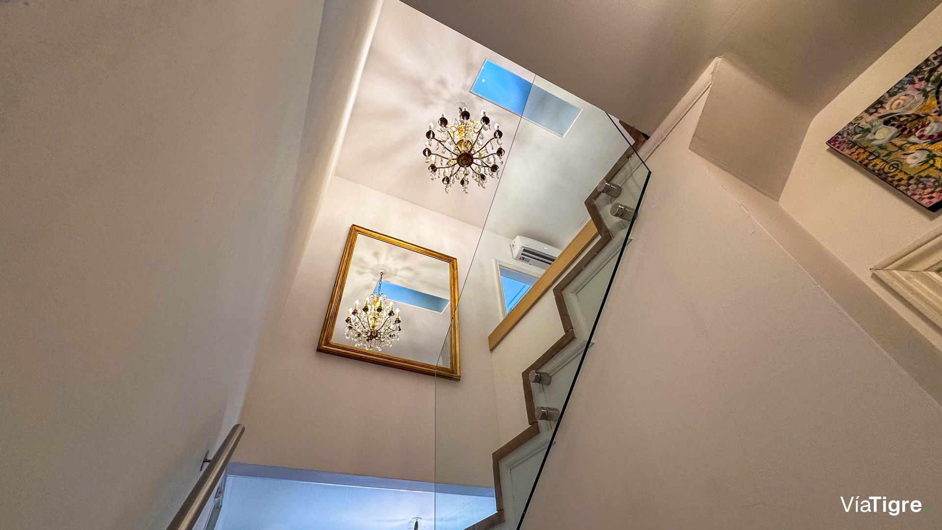 Casa 5 AMB. con PILETA y JARDÍN - Barrio SAN MARCO