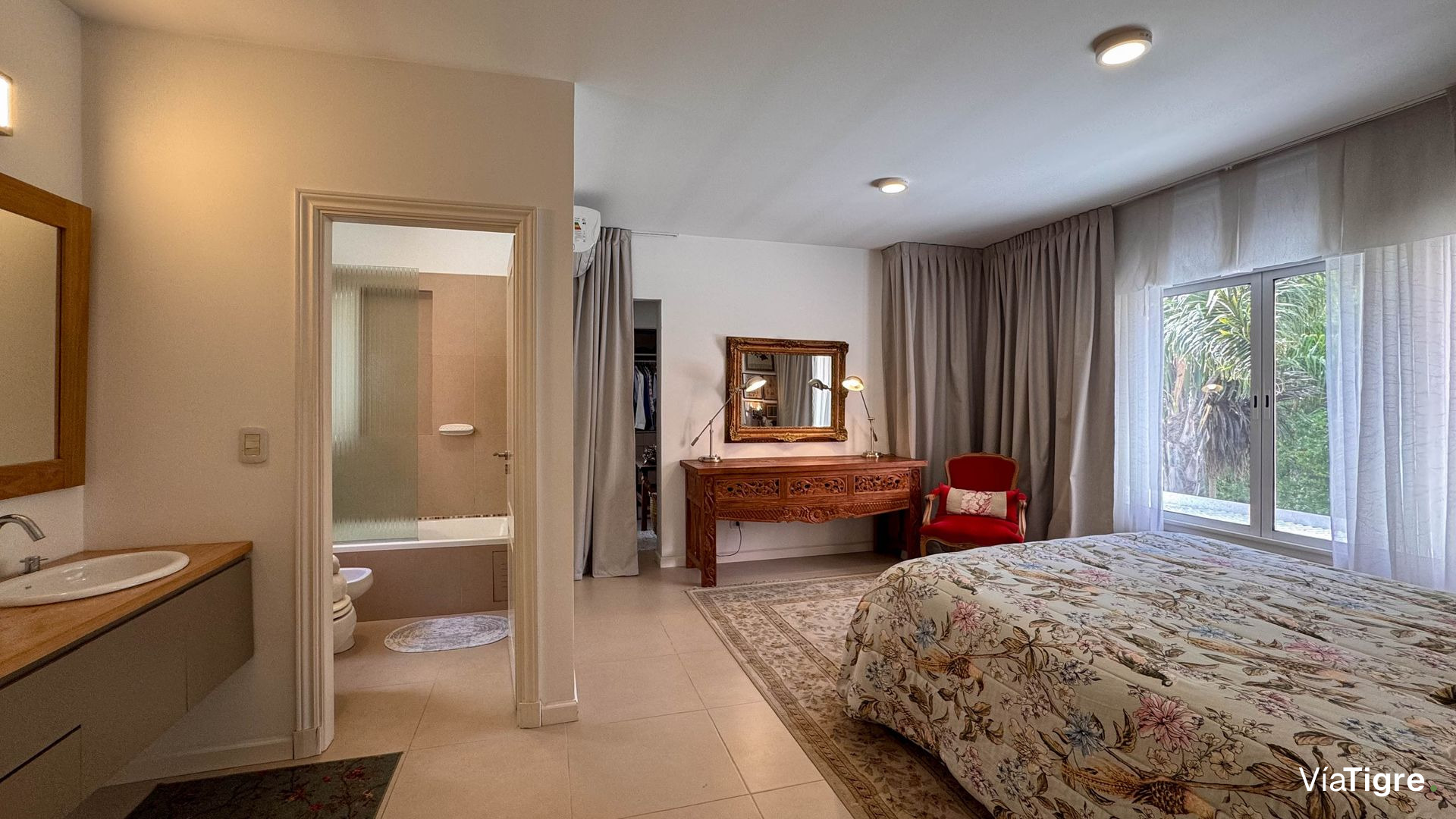 Casa 5 AMB. con PILETA y JARDÍN - Barrio SAN MARCO
