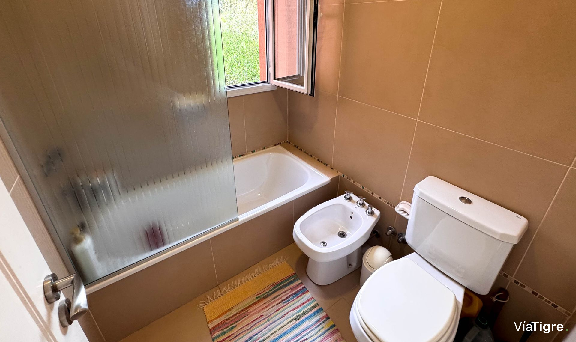 Casa 5 AMB. con PILETA y JARDÍN - Barrio SAN MARCO