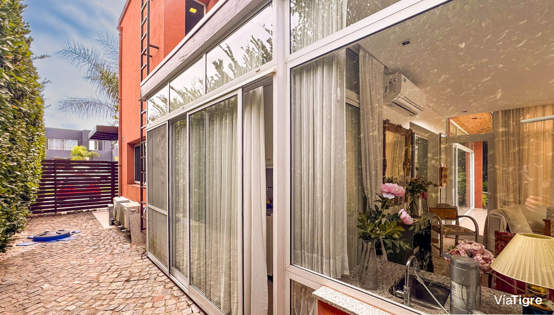 Casa 5 AMB. con PILETA y JARDÍN - Barrio SAN MARCO