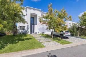 Los Alisos Nordelta House sale interior 4‑bedroom