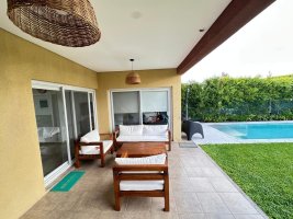 Casa 4 dormitorios 1 escritorio pileta playroom