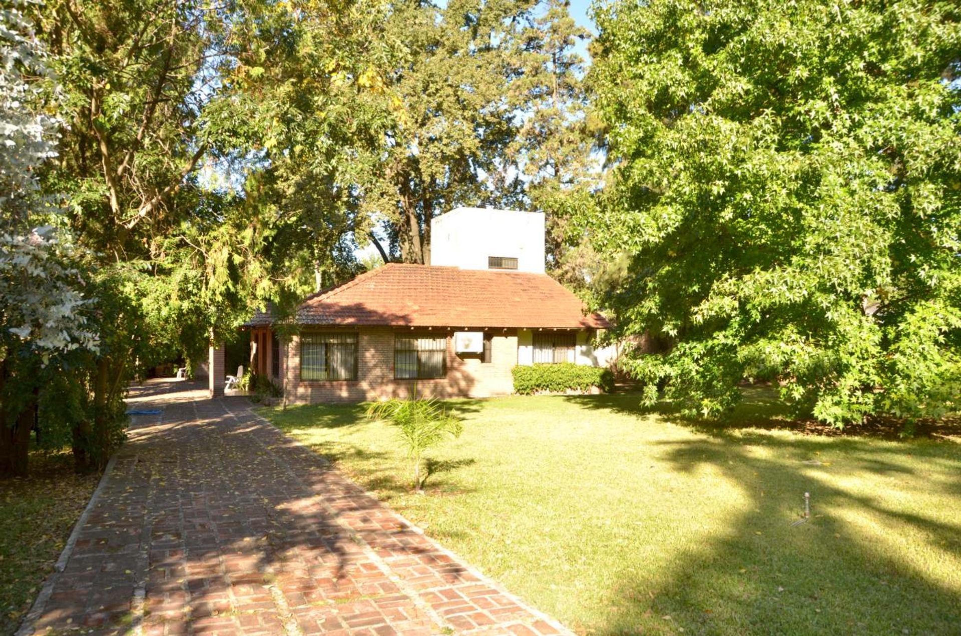 Country Estate in Tigre, 2100 m2 lot
