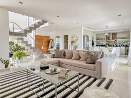 House for sale at the lagoon in San Rafael Villanueva