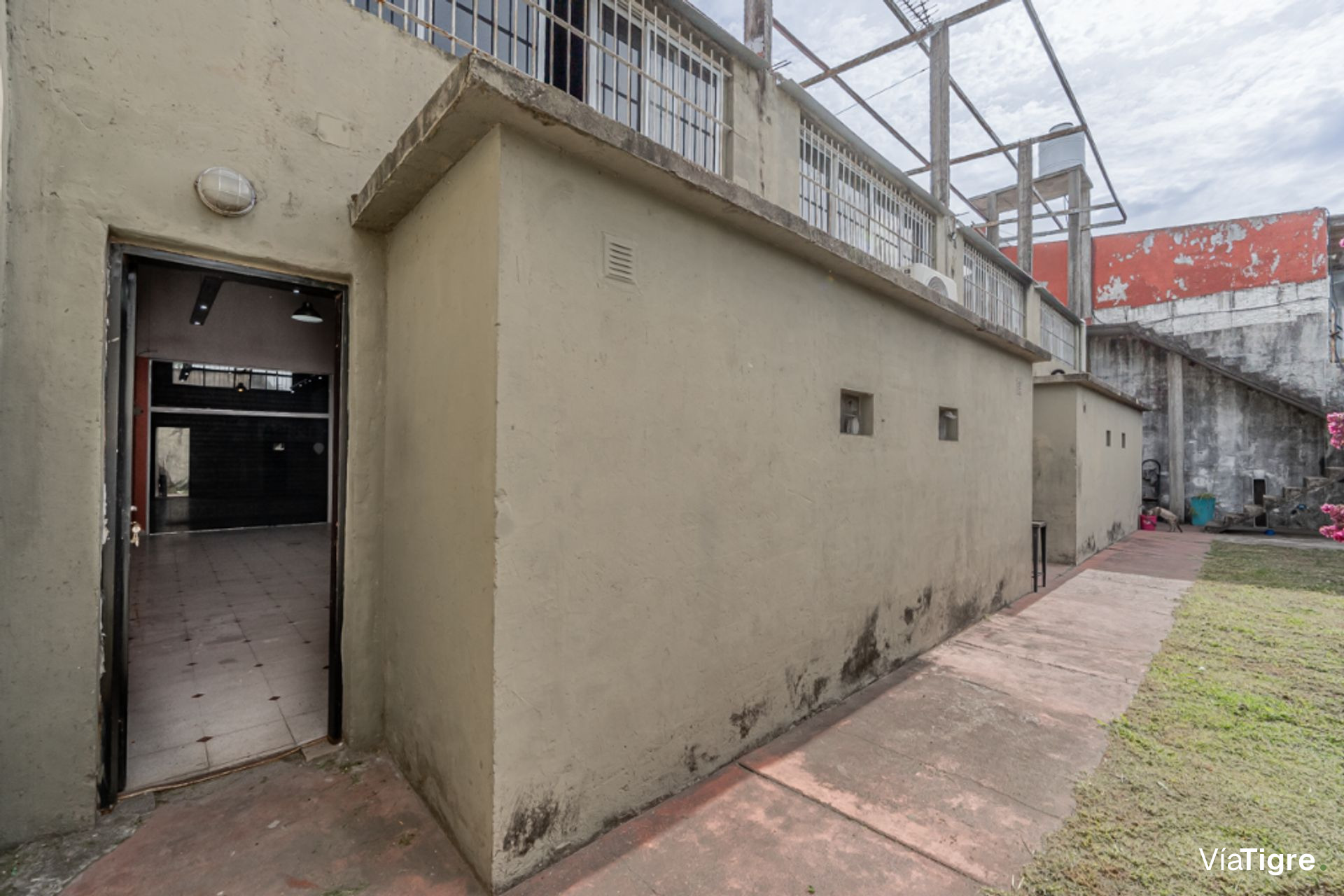 LOTE DE 318 m² CON 4 LOCALES EN VENTA EN TIGRE