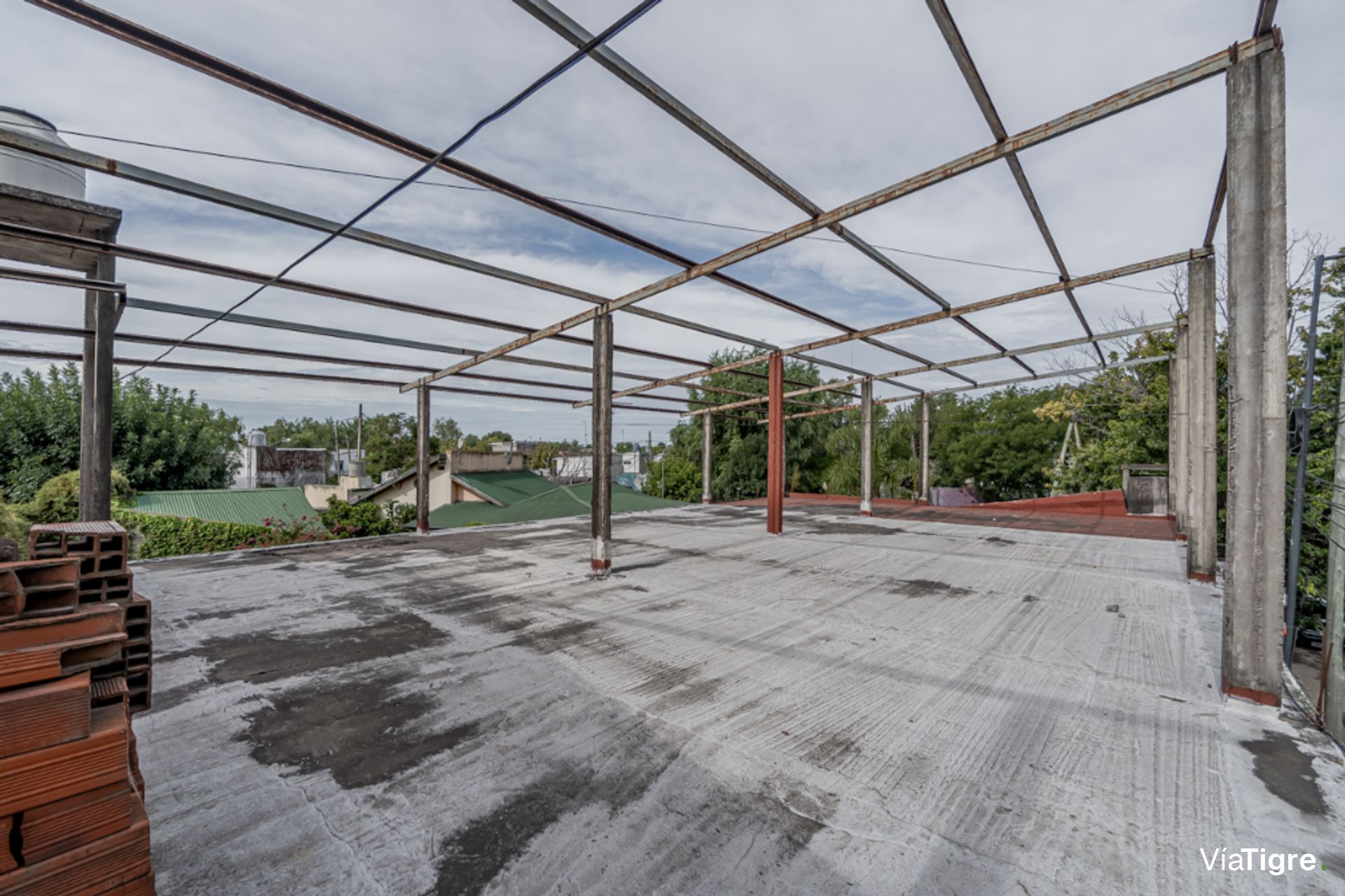 LOTE DE 318 m² CON 4 LOCALES EN VENTA EN TIGRE