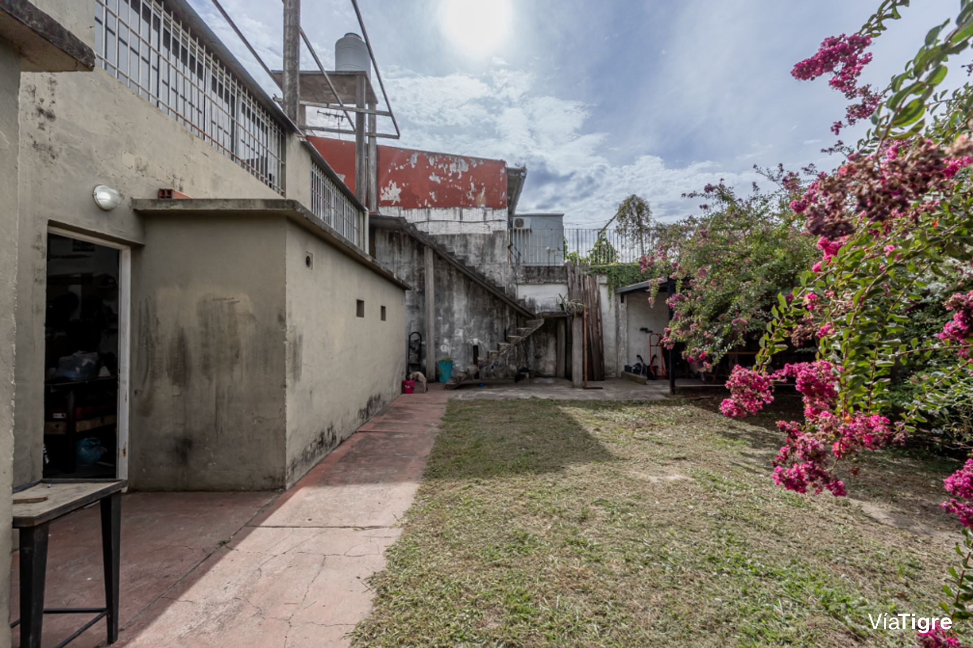 LOTE DE 318 m² CON 4 LOCALES EN VENTA EN TIGRE