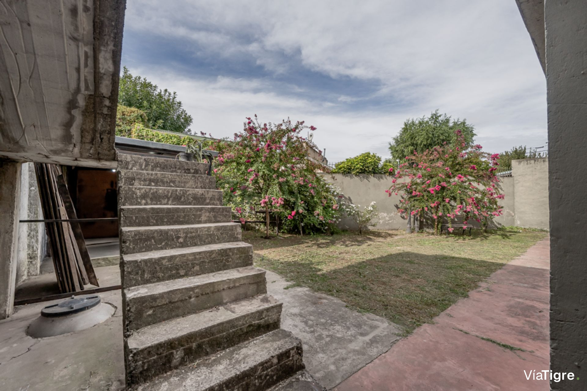 LOTE DE 318 m² CON 4 LOCALES EN VENTA EN TIGRE