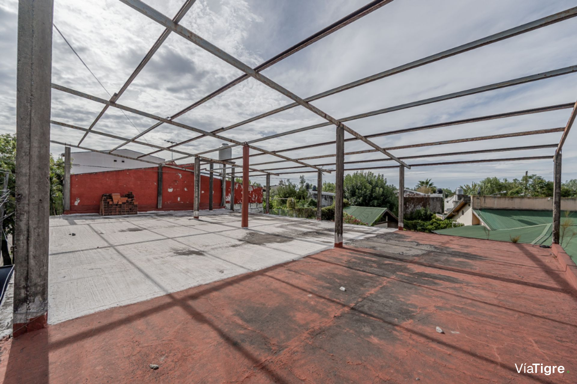LOTE DE 318 m² CON 4 LOCALES EN VENTA EN TIGRE