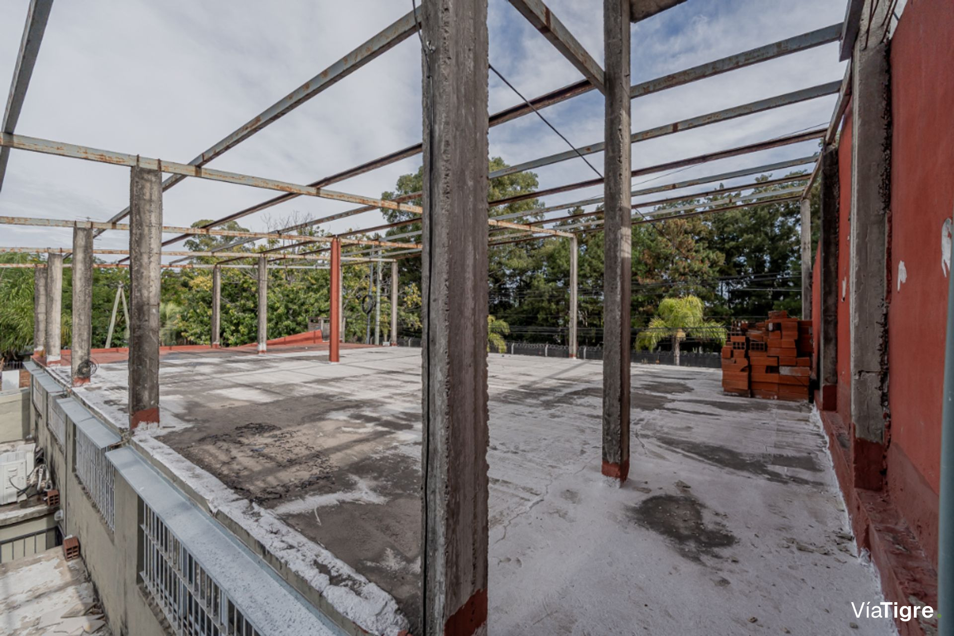 LOTE DE 318 m² CON 4 LOCALES EN VENTA EN TIGRE