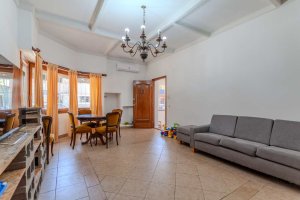 For Sale House 3‑bedroom with garden in LA LUCILA