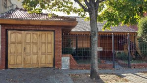 Sale House 3‑bedroom Pool BBQ Villa Adelina