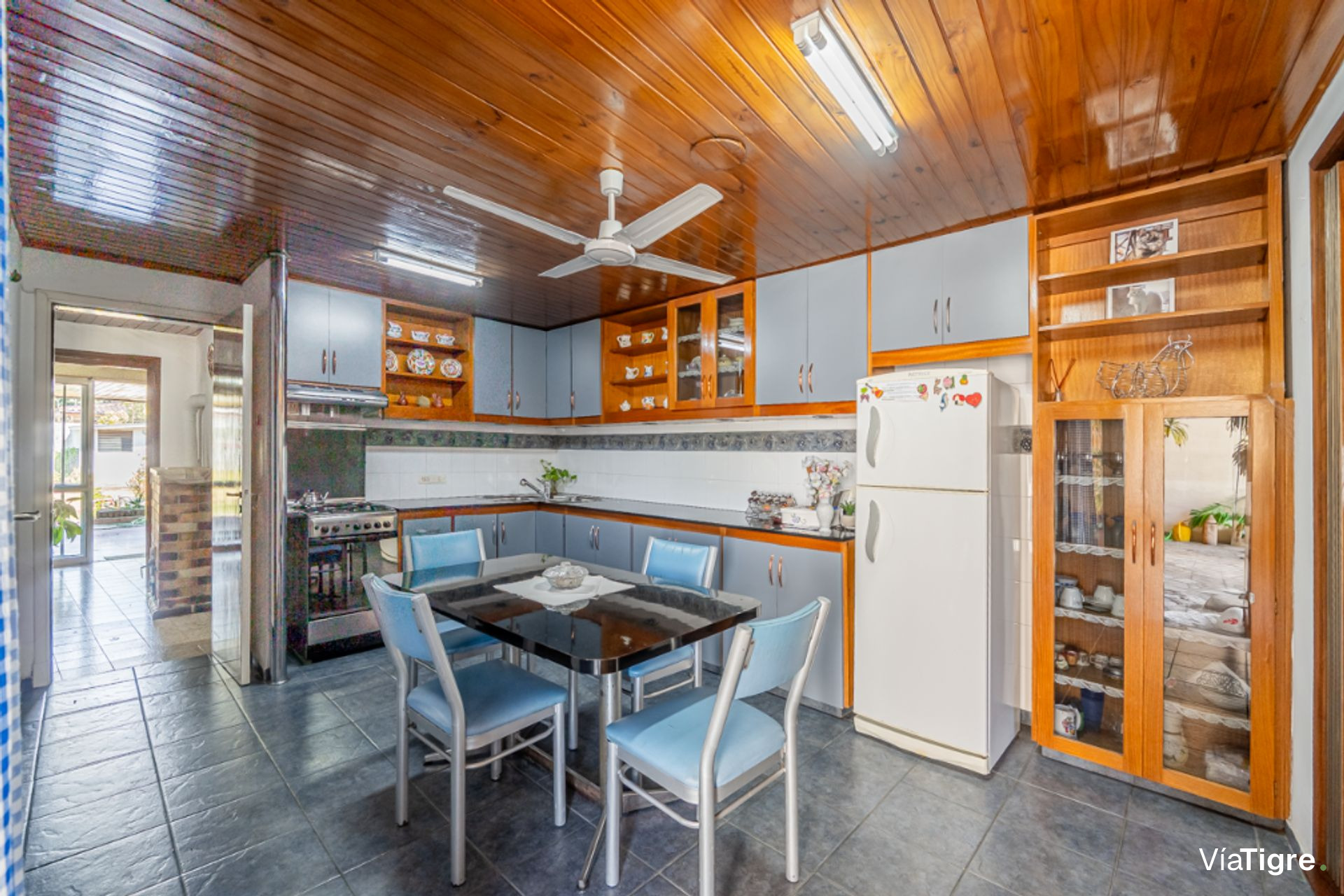 Venta casa con hermoso jardín en Boulogne.